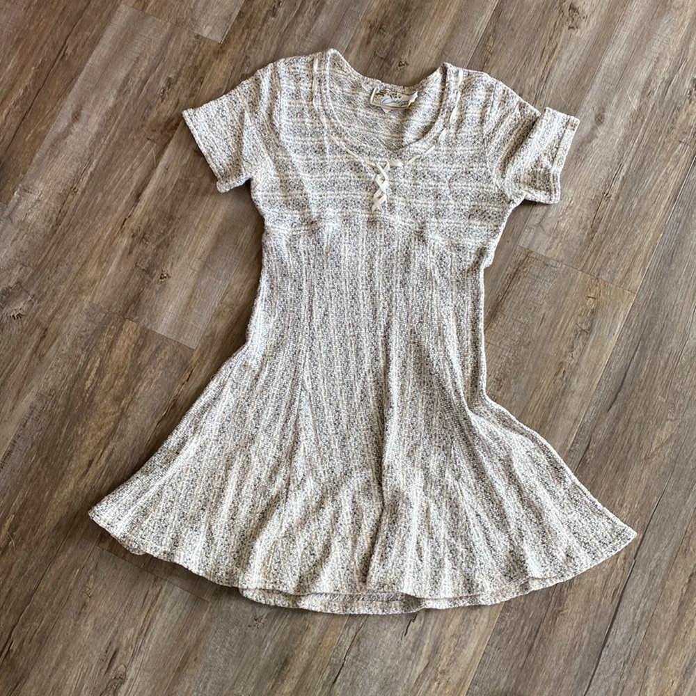 THINK SPRING SALE 90s vintage dress